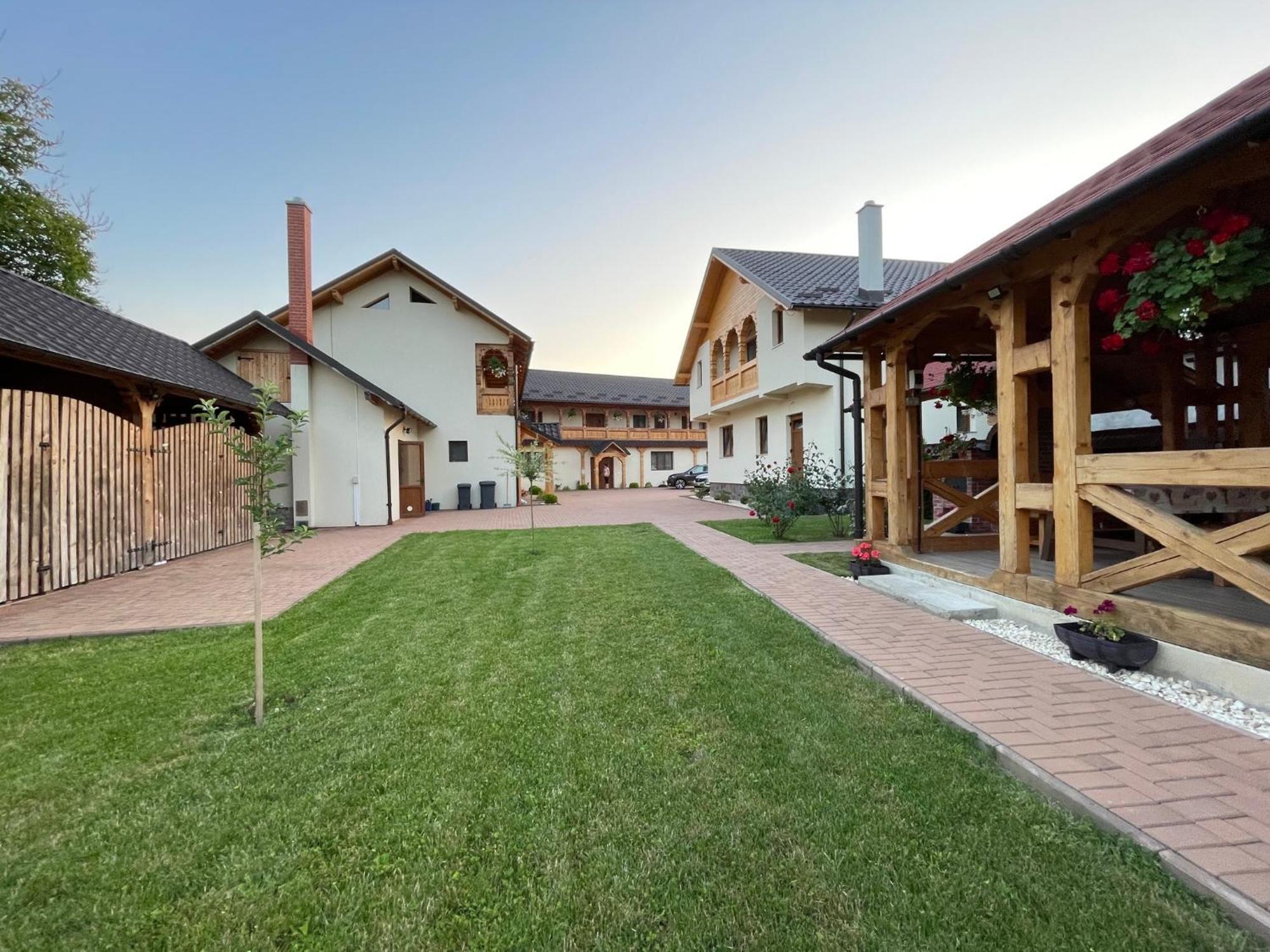 Pensiunea Valea Muntelui Bîrsana Exterior photo